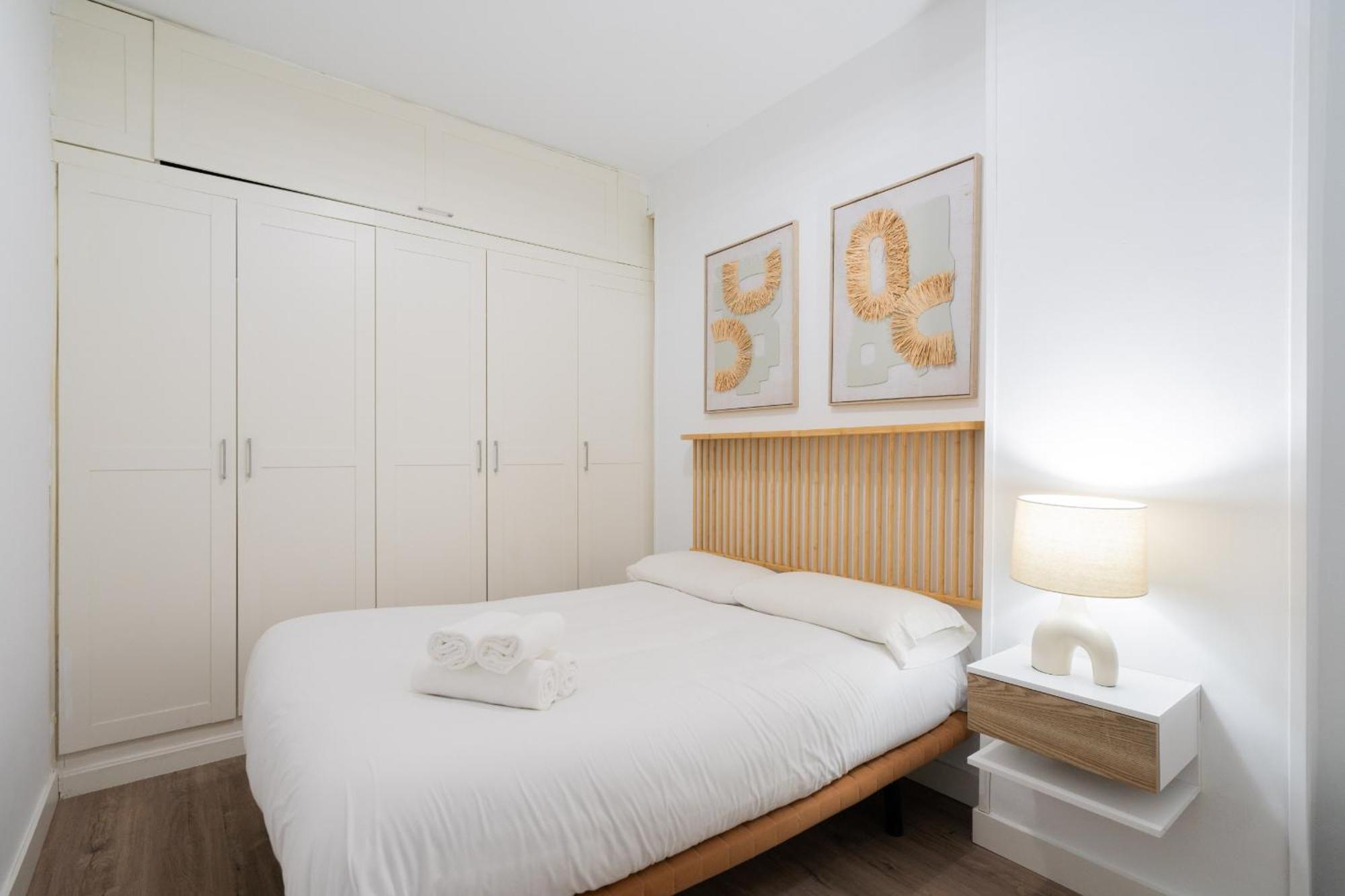Apartamento En Chueca Para 4 Personas Alquiler Temporal Madrid Dış mekan fotoğraf