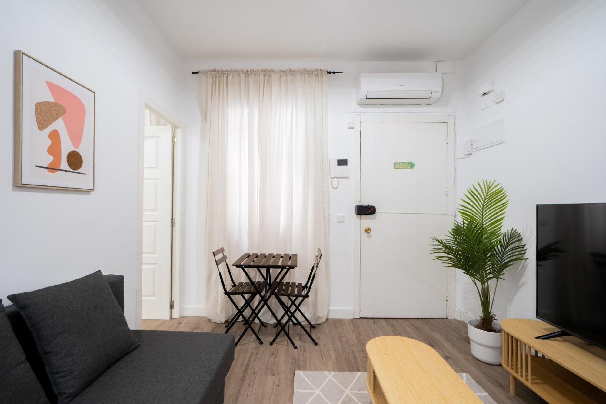 Apartamento En Chueca Para 4 Personas Alquiler Temporal Madrid Dış mekan fotoğraf