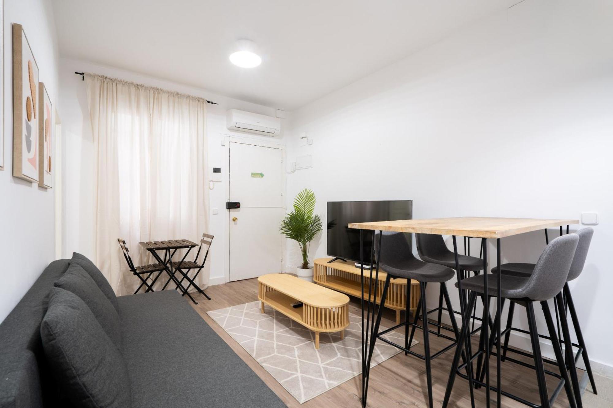 Apartamento En Chueca Para 4 Personas Alquiler Temporal Madrid Dış mekan fotoğraf