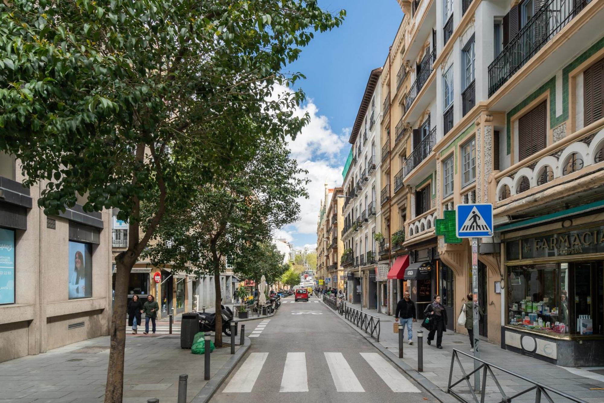 Apartamento En Chueca Para 4 Personas Alquiler Temporal Madrid Dış mekan fotoğraf